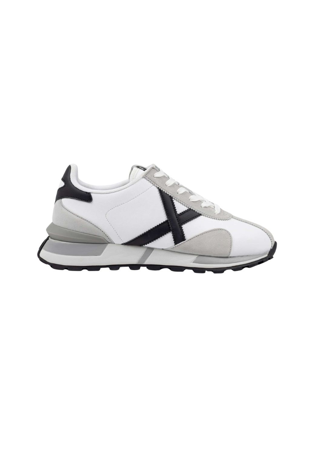 Zapatillas Munich Arquero 111 Para Portero - Color Negro/dorado, Con Talón Deslizante Para Mejor Movilidad, Talla Grande (recomendado Bajar Talla)