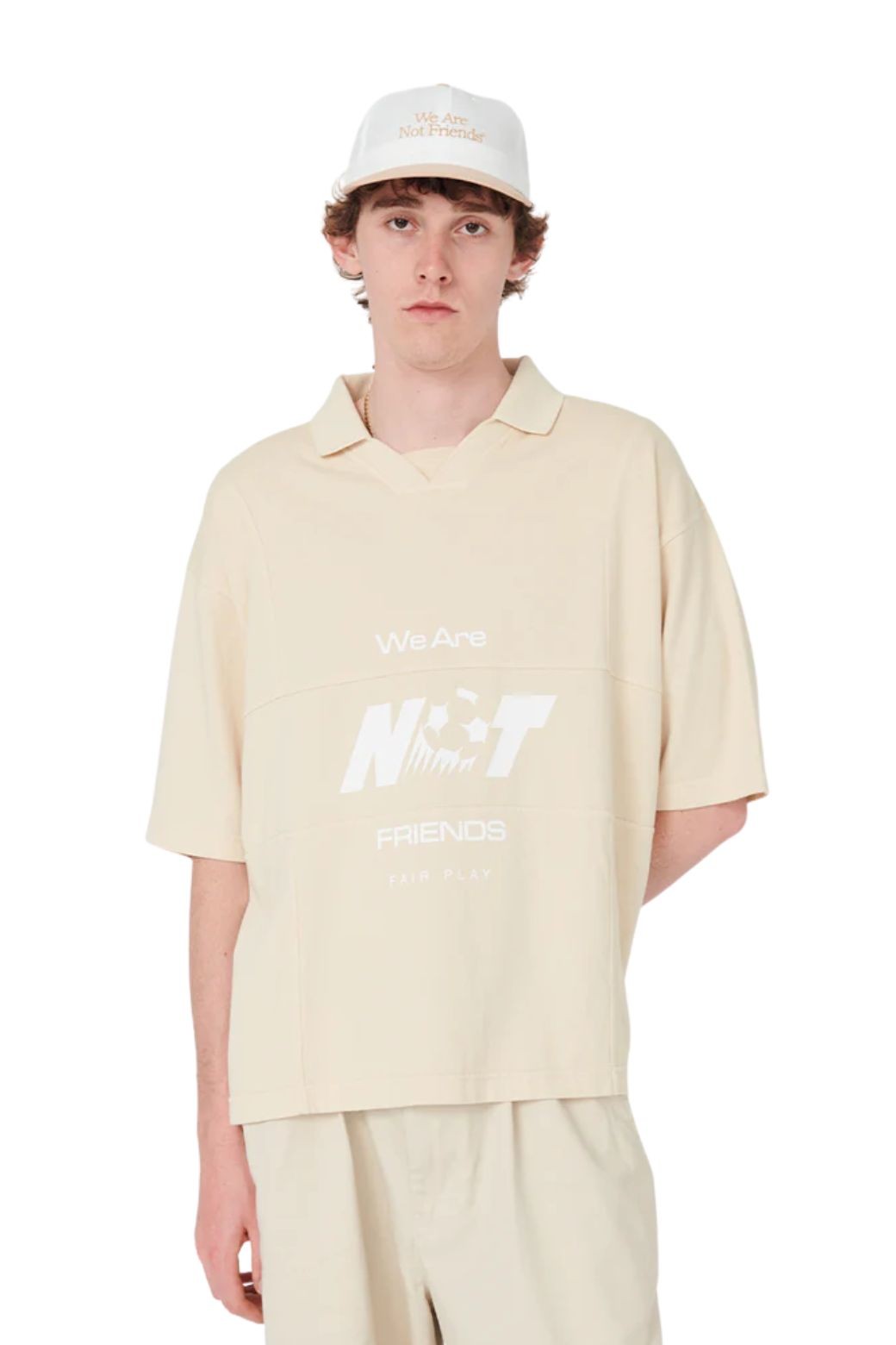 Camiseta We Are Not Friends World Play Boxy Beige