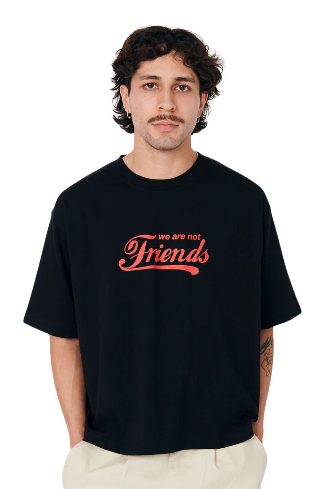 Camiseta We Are Not Friends Major Friends Boxy Negra
