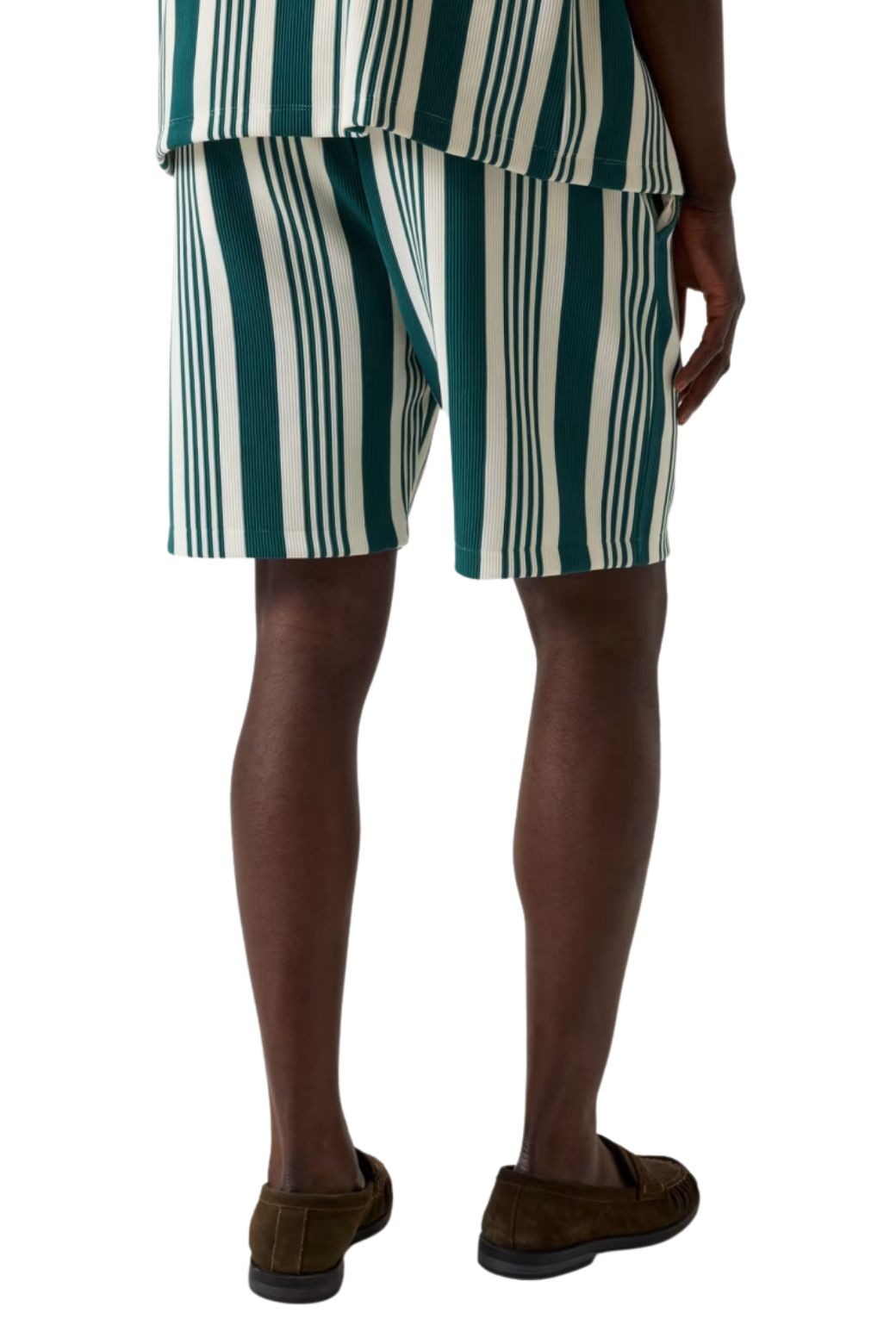 Pantalon Corto Guess Rayas Verde y Blanco