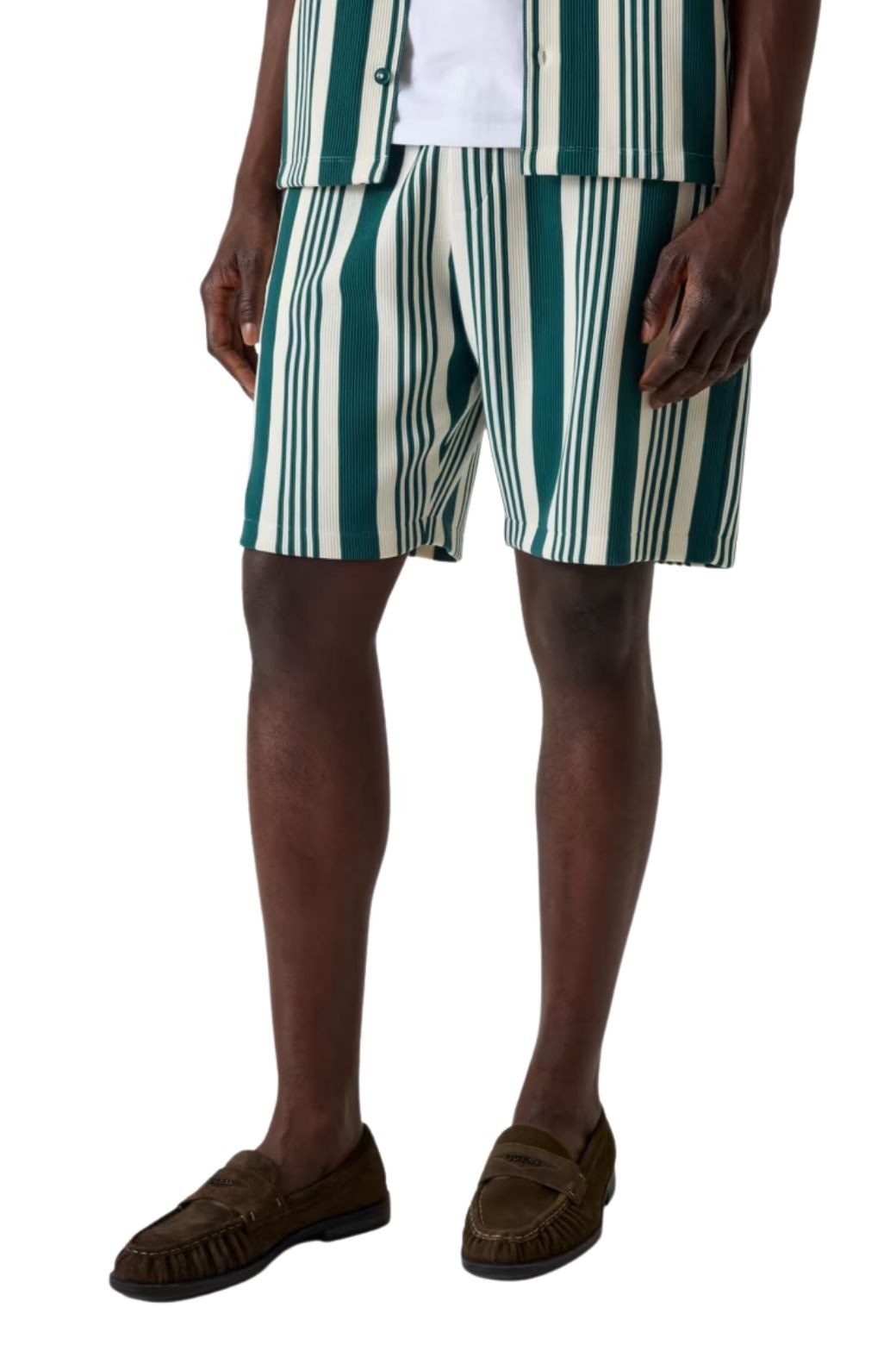 Pantalon Corto Guess Rayas Verde y Blanco
